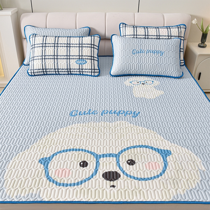 91家纺网 家纺一手货源 找家纺 炫拼家纺 2026新款凉感丝大版卡通乳胶凉席三件套 哈尼小狗