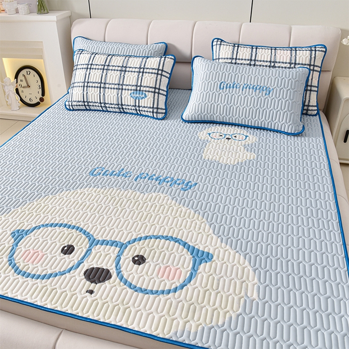 91家纺网 家纺一手货源 找家纺 炫拼家纺 2026新款凉感丝大版卡通乳胶凉席三件套 哈尼小狗