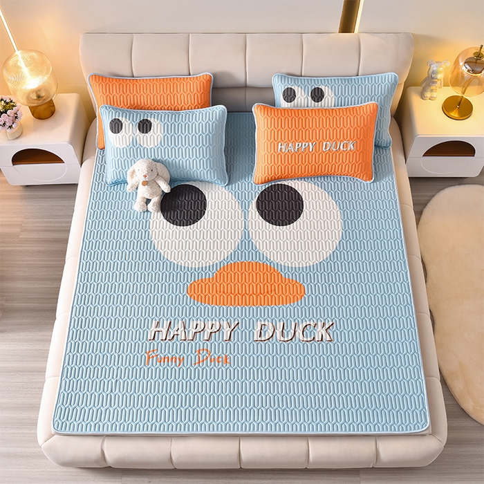 91家纺网 家纺一手货源 找家纺 炫拼家纺 2026新款凉感丝大版卡通乳胶凉席三件套 大眼鸭