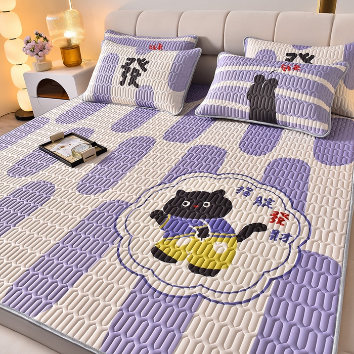 91家纺网 家纺一手货源 找家纺 炫拼家纺 2026新款凉感丝大版卡通乳胶凉席三件套 指腚发财