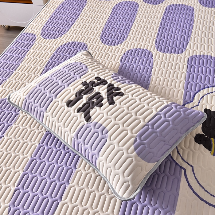 91家纺网 家纺一手货源 找家纺 炫拼家纺 2026新款凉感丝大版卡通乳胶凉席三件套 指腚发财