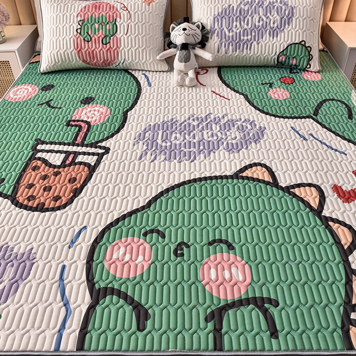 91家纺网 家纺一手货源 找家纺 炫拼家纺 2026新款凉感丝大版卡通乳胶凉席三件套 一家三口