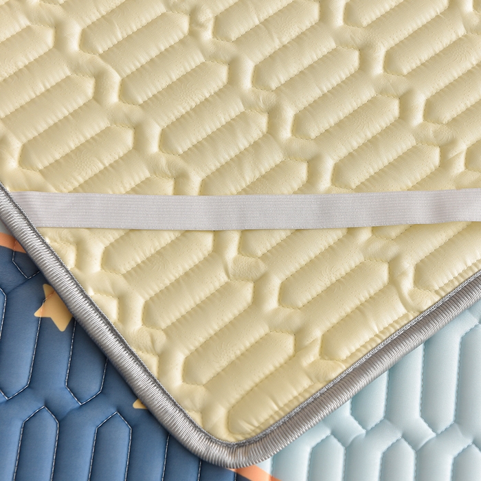 91家纺网 家纺一手货源 找家纺 炫拼家纺 2026新款凉感丝大版卡通乳胶凉席三件套 宇航员