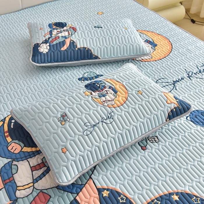 91家纺网 家纺一手货源 找家纺 炫拼家纺 2026新款凉感丝大版卡通乳胶凉席三件套 宇航员