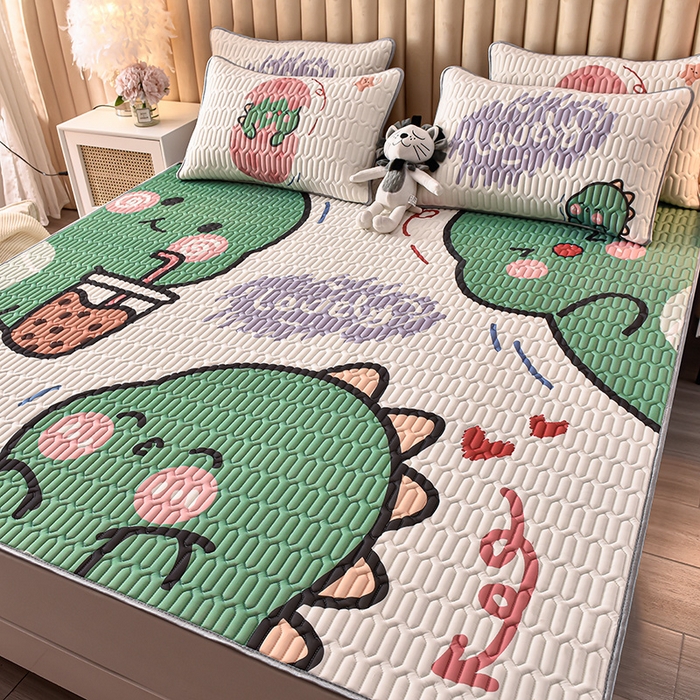 91家纺网 家纺一手货源 找家纺 炫拼家纺 2026新款凉感丝大版卡通乳胶凉席三件套 一家三口