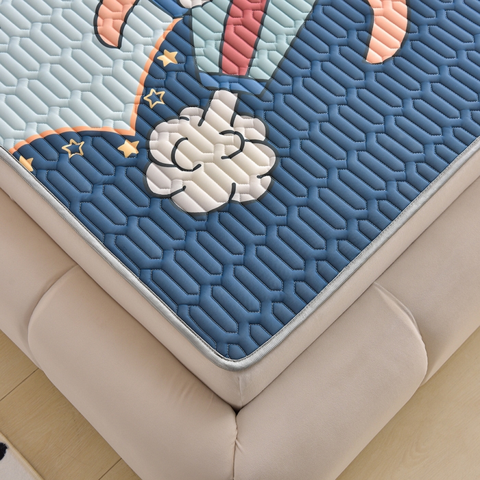 91家纺网 家纺一手货源 找家纺 炫拼家纺 2026新款凉感丝大版卡通乳胶凉席三件套 宇航员