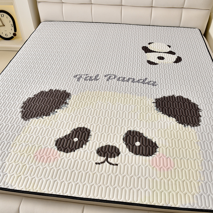 91家纺网 家纺一手货源 找家纺 炫拼家纺 2026新款凉感丝大版卡通乳胶凉席三件套 哈尼熊猫