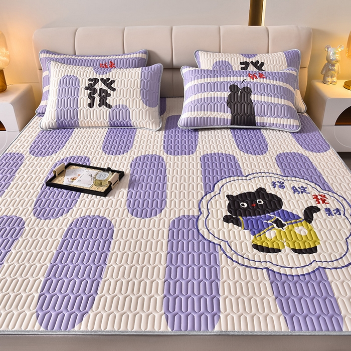 91家纺网 家纺一手货源 找家纺 炫拼家纺 2026新款凉感丝大版卡通乳胶凉席三件套 指腚发财