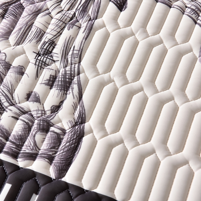 91家纺网 家纺一手货源 找家纺 炫拼家纺 2026新款凉感丝大版卡通乳胶凉席三件套 梦幻蝶