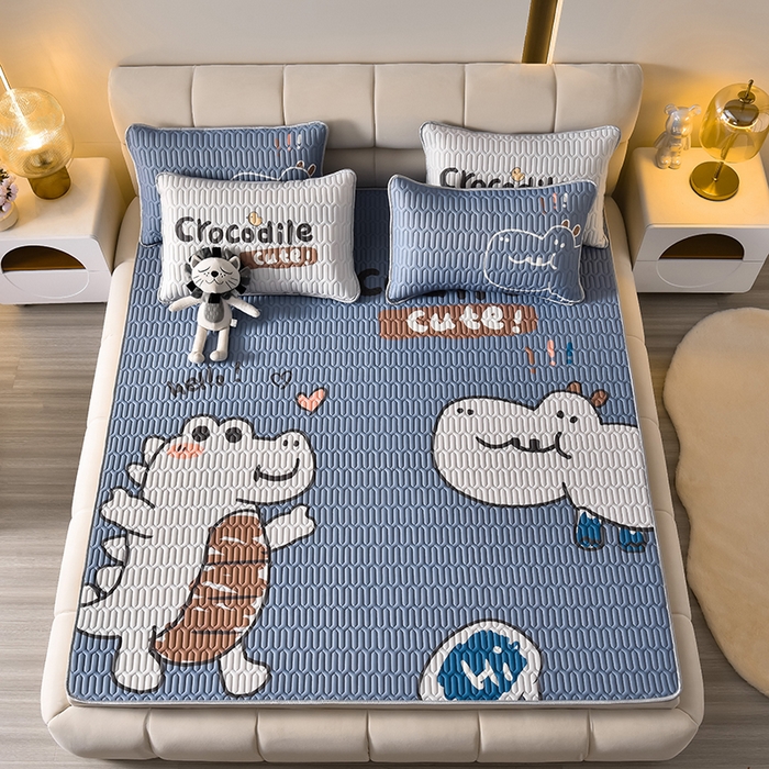 91家纺网 家纺一手货源 找家纺 炫拼家纺 2026新款凉感丝大版卡通乳胶凉席三件套 好朋友