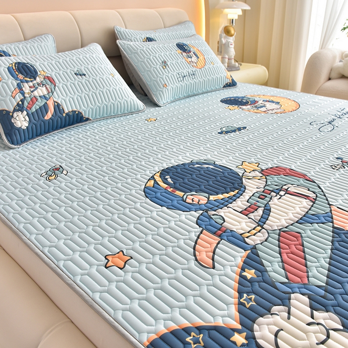 91家纺网 家纺一手货源 找家纺 炫拼家纺 2026新款凉感丝大版卡通乳胶凉席三件套 宇航员