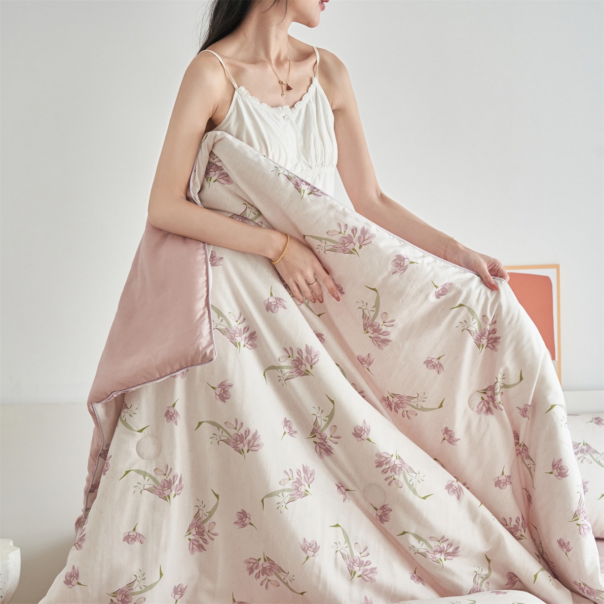 91家纺网 家纺一手货源 找家纺 恬思语家纺 2026新款天丝麻大豆印花夏被夏凉被空调被 丁香花