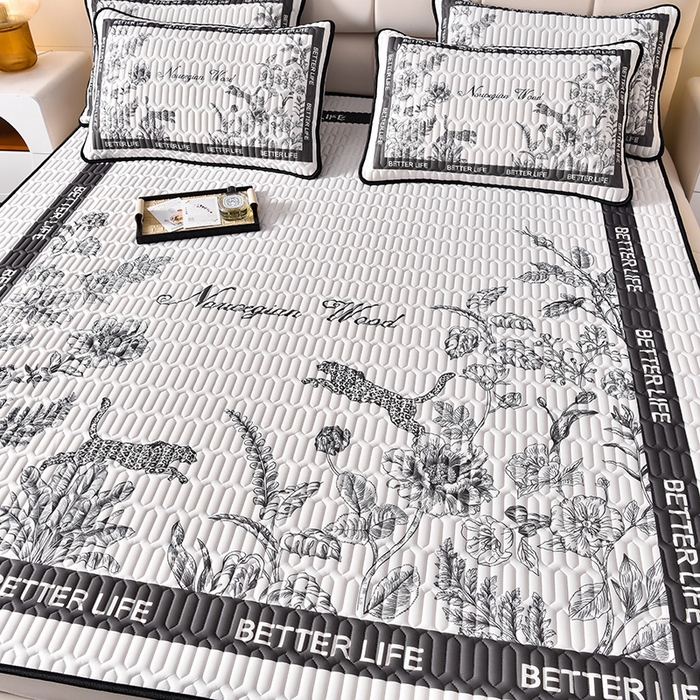 91家纺网 家纺一手货源 找家纺 炫拼家纺 2026新款凉感丝大版卡通乳胶凉席三件套 从林豹-灰