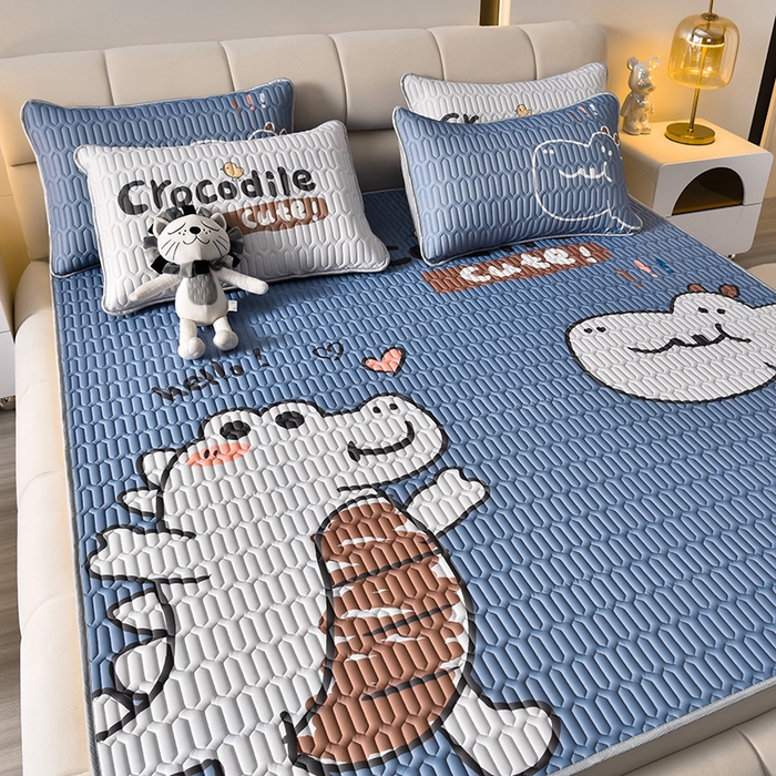 91家纺网 家纺一手货源 找家纺 炫拼家纺 2026新款凉感丝大版卡通乳胶凉席三件套 好朋友