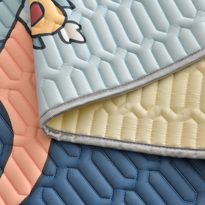 91家纺网 家纺一手货源 找家纺 炫拼家纺 2026新款凉感丝大版卡通乳胶凉席三件套 宇航员