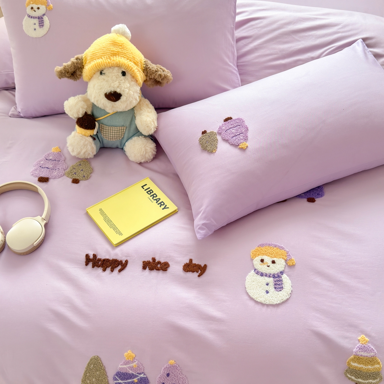 91家纺网 家纺一手货源 找家纺 如意朵 2026新款全棉小清新绣花四件套第一批 童话森林紫