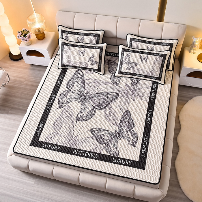 91家纺网 家纺一手货源 找家纺 炫拼家纺 2026新款凉感丝大版卡通乳胶凉席三件套 梦幻蝶