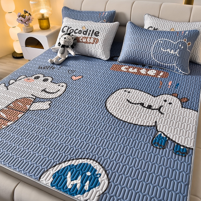 91家纺网 家纺一手货源 找家纺 炫拼家纺 2026新款凉感丝大版卡通乳胶凉席三件套 好朋友