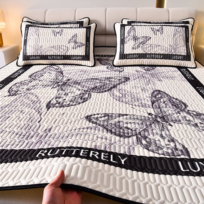 91家纺网 家纺一手货源 找家纺 炫拼家纺 2026新款凉感丝大版卡通乳胶凉席三件套 梦幻蝶