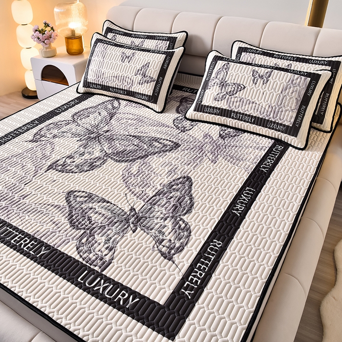 91家纺网 家纺一手货源 找家纺 炫拼家纺 2026新款凉感丝大版卡通乳胶凉席三件套 梦幻蝶