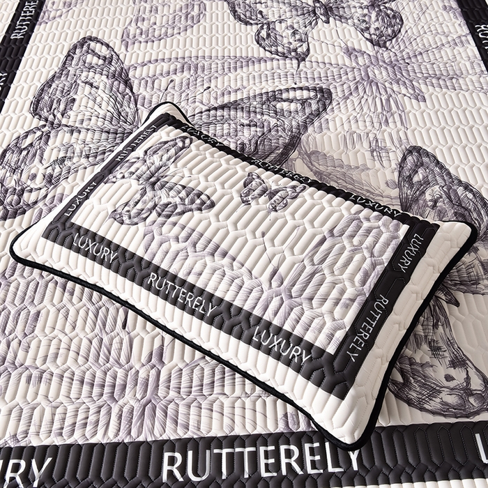 91家纺网 家纺一手货源 找家纺 炫拼家纺 2026新款凉感丝大版卡通乳胶凉席三件套 梦幻蝶