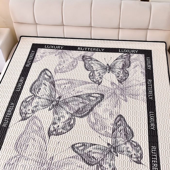 91家纺网 家纺一手货源 找家纺 炫拼家纺 2026新款凉感丝大版卡通乳胶凉席三件套 梦幻蝶