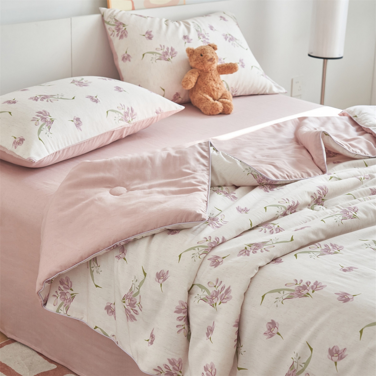 91家纺网 家纺一手货源 找家纺 恬思语家纺 2026新款天丝麻大豆印花夏被夏凉被空调被 丁香花