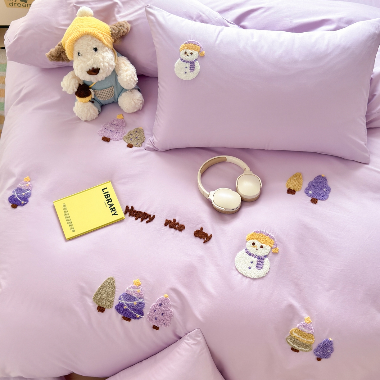 91家纺网 家纺一手货源 找家纺 如意朵 2026新款全棉小清新绣花四件套第一批 童话森林紫