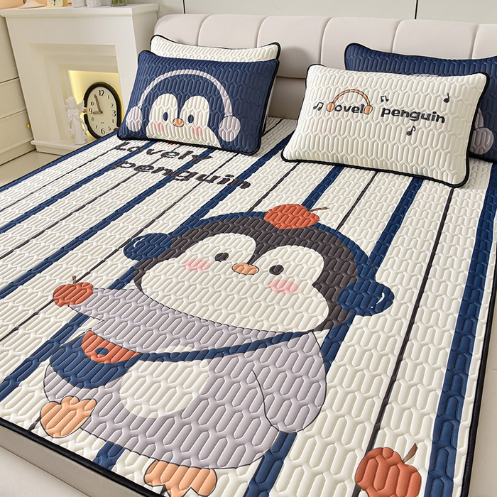 91家纺网 家纺一手货源 找家纺 炫拼家纺 2026新款凉感丝大版卡通乳胶凉席三件套 休闲企鹅