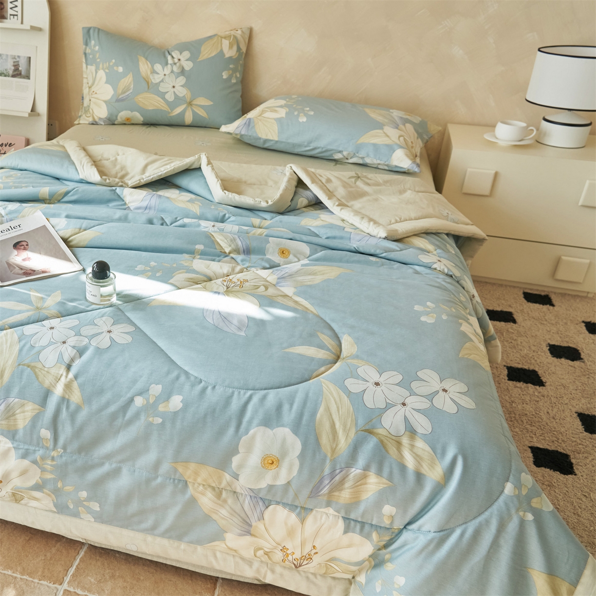 91家纺网 家纺一手货源 找家纺 恬思语家纺 2026春夏新款里外全棉印花棉花夏被空调被夏凉被夏被四件套 芬芳年华