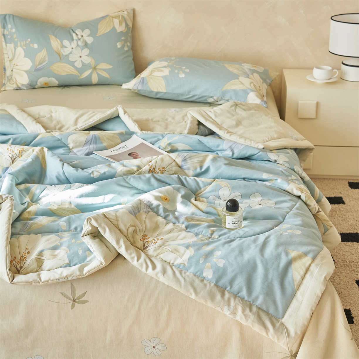 91家纺网 家纺一手货源 找家纺 恬思语家纺 2026春夏新款里外全棉印花棉花夏被空调被夏凉被夏被四件套 芬芳年华