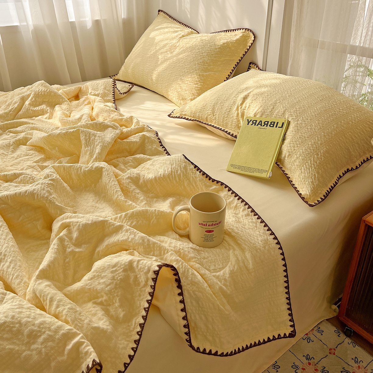 91家纺网 家纺一手货源 找家纺 一比一家纺 2026新款泡泡纱三角针夏被四件套--纯色系列 奶油黄