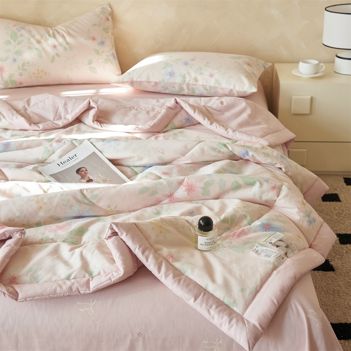 91家纺网 家纺一手货源 找家纺 恬思语家纺 2026春夏新款里外全棉印花棉花夏被空调被夏凉被夏被四件套 国色嫣然-粉