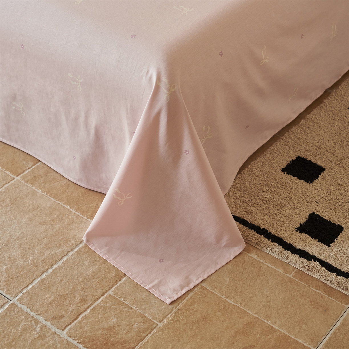 91家纺网 家纺一手货源 找家纺 恬思语家纺 2026春夏新款里外全棉印花棉花夏被空调被夏凉被夏被四件套 国色嫣然-粉