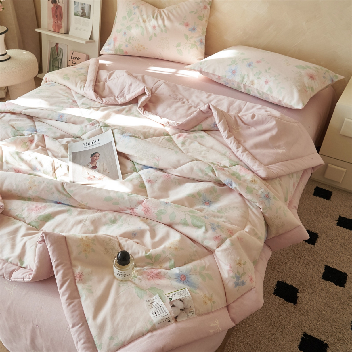 91家纺网 家纺一手货源 找家纺 恬思语家纺 2026春夏新款里外全棉印花棉花夏被空调被夏凉被夏被四件套 国色嫣然-粉