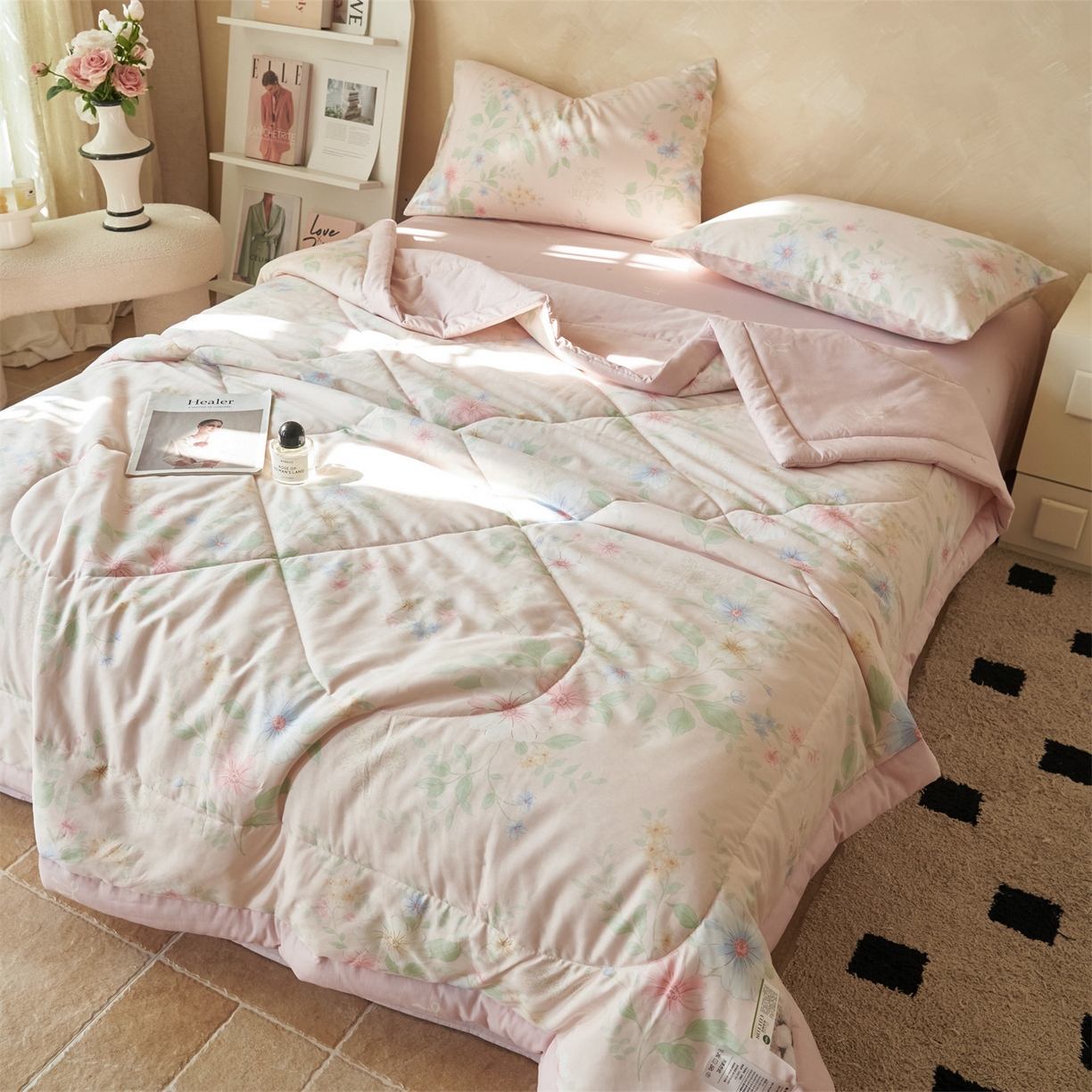 91家纺网 家纺一手货源 找家纺 恬思语家纺 2026春夏新款里外全棉印花棉花夏被空调被夏凉被夏被四件套 国色嫣然-粉