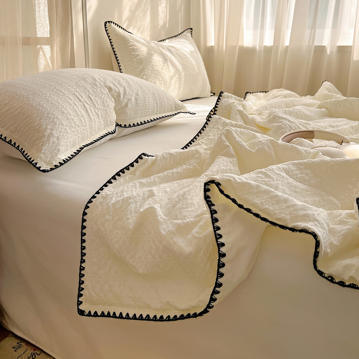 91家纺网 家纺一手货源 找家纺 一比一家纺 2026新款泡泡纱三角针夏被四件套--纯色系列 杏仁白