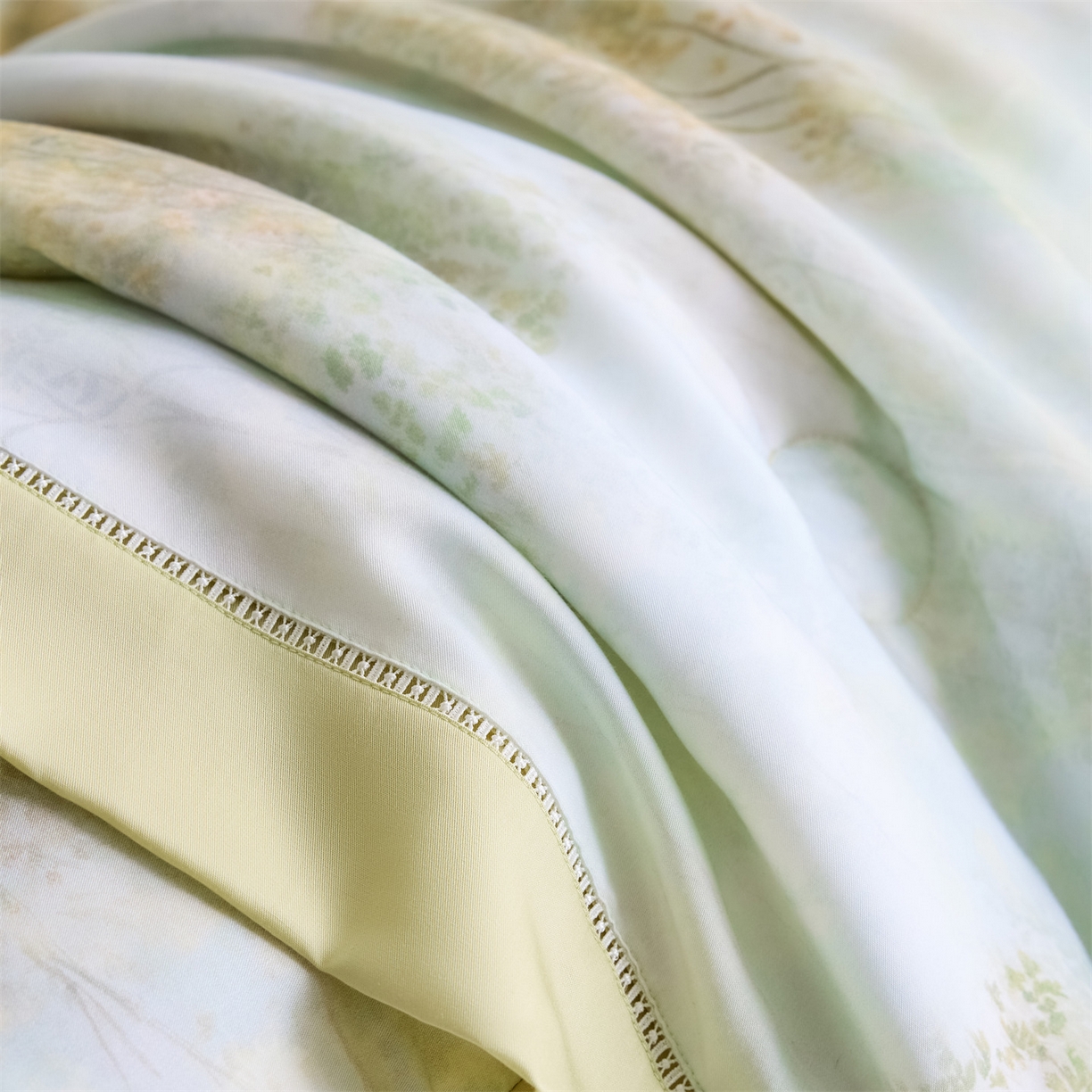 91家纺网 家纺一手货源 找家纺 恬思语家纺 2026春夏新品莱赛尔天丝印花蚕丝夏被夏凉被空调被 幸福里-绿