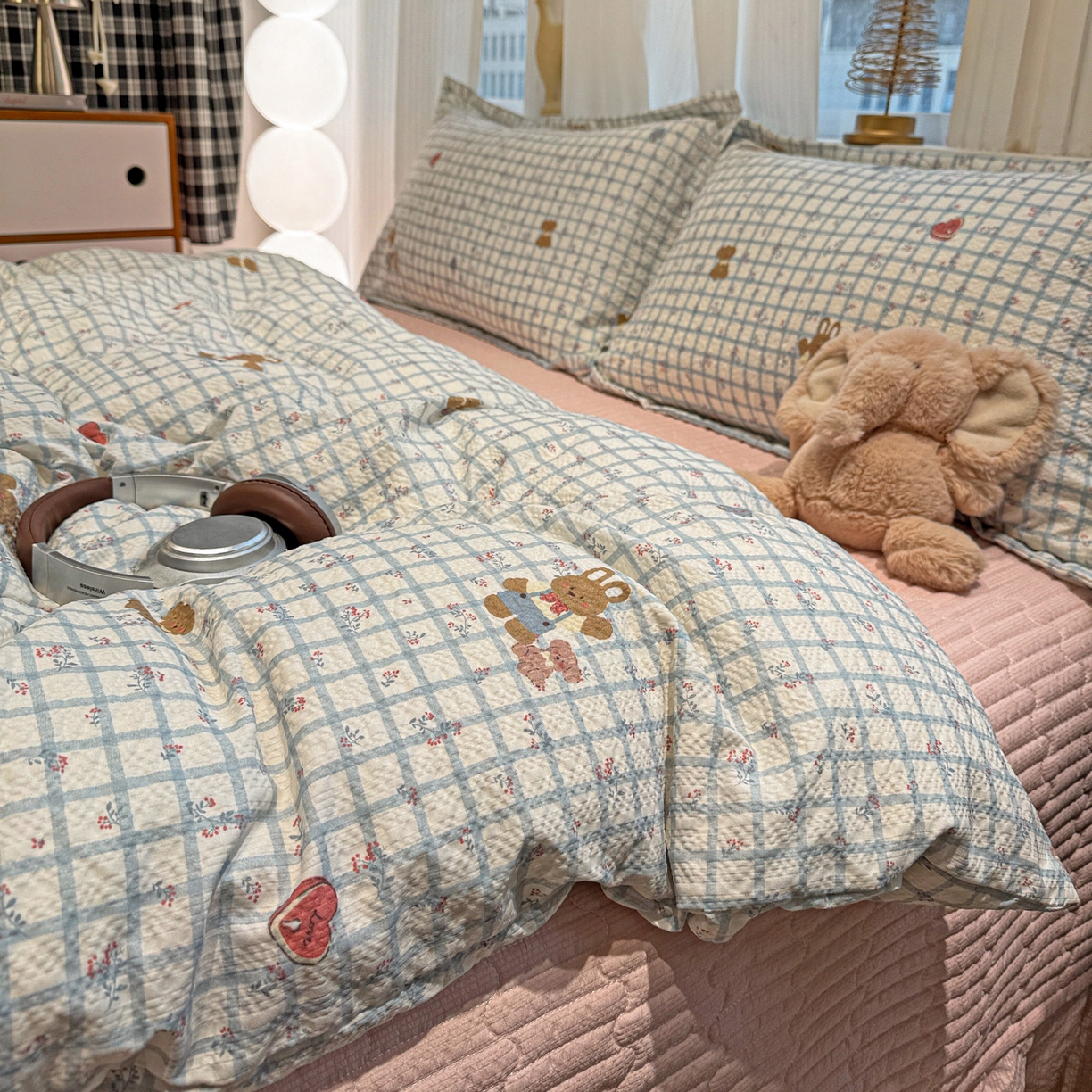 91家纺网 家纺一手货源 找家纺 富米莱（原臻工厂） 2026新款云感泡芙棉小清新印花简约床盖床裙四件套一小红书推荐 简约-春日小熊