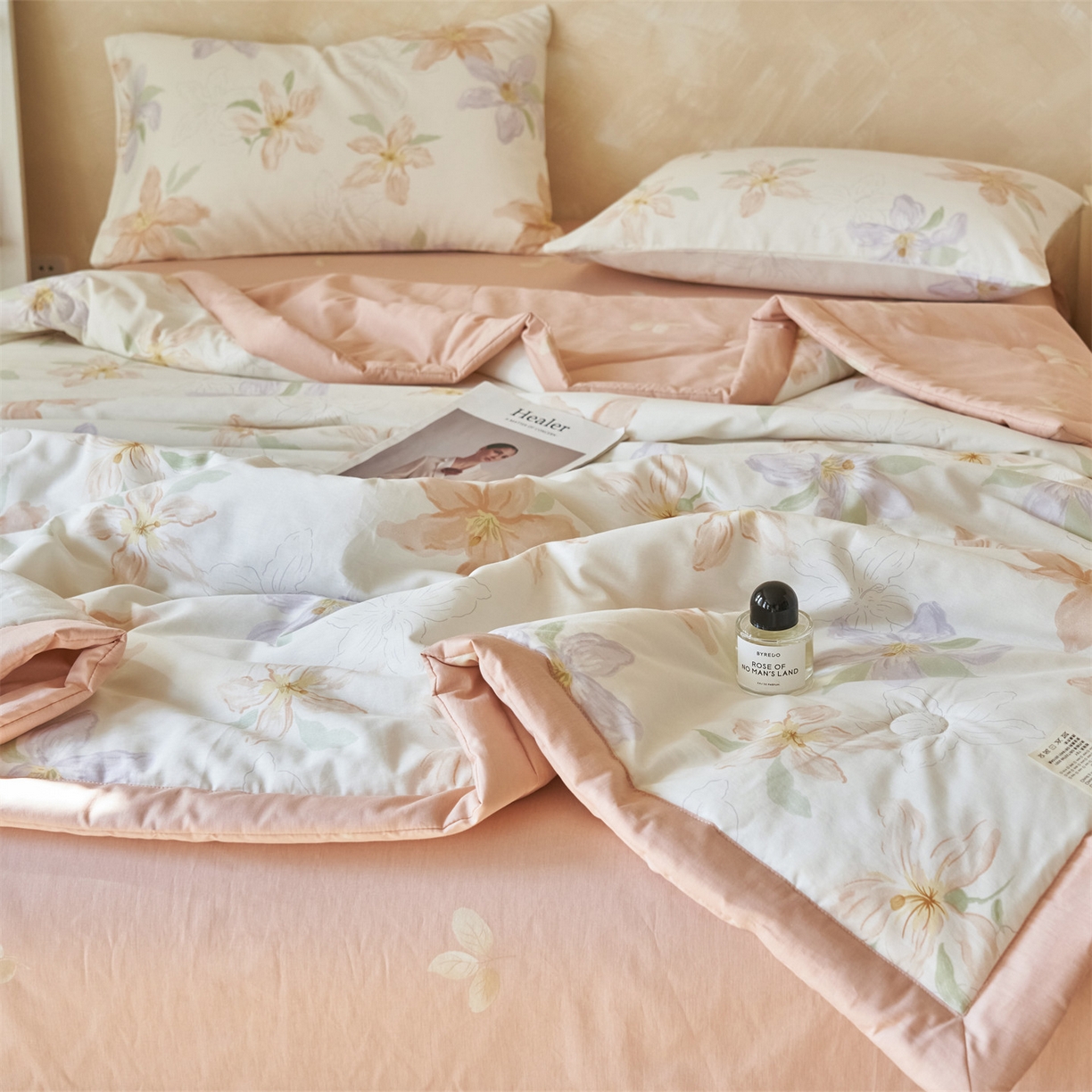 91家纺网 家纺一手货源 找家纺 恬思语家纺 2026春夏新款里外全棉印花棉花夏被空调被夏凉被夏被四件套 花芬香