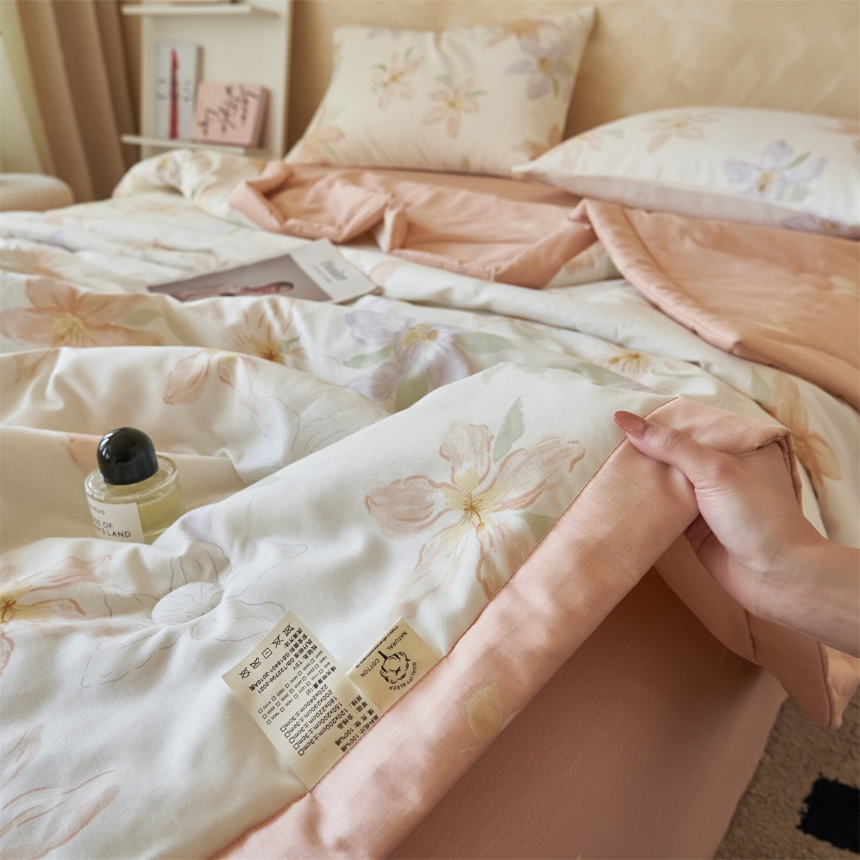 91家纺网 家纺一手货源 找家纺 恬思语家纺 2026春夏新款里外全棉印花棉花夏被空调被夏凉被夏被四件套 花芬香