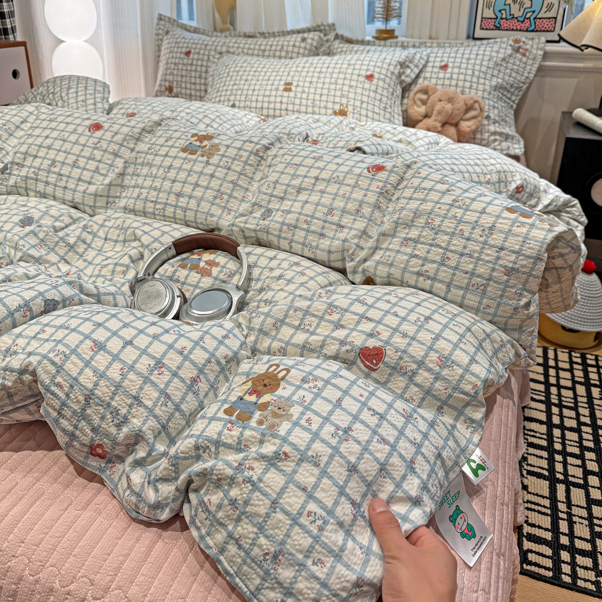 91家纺网 家纺一手货源 找家纺 富米莱（原臻工厂） 2026新款云感泡芙棉小清新印花简约床盖床裙四件套一小红书推荐 简约-春日小熊