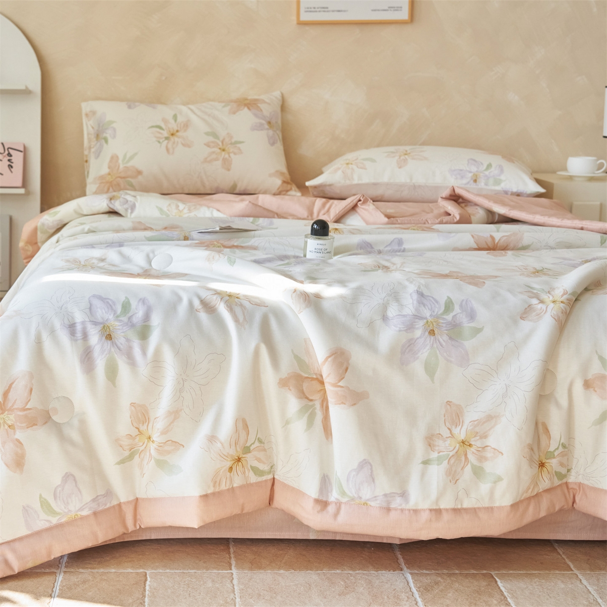 91家纺网 家纺一手货源 找家纺 恬思语家纺 2026春夏新款里外全棉印花棉花夏被空调被夏凉被夏被四件套 花芬香