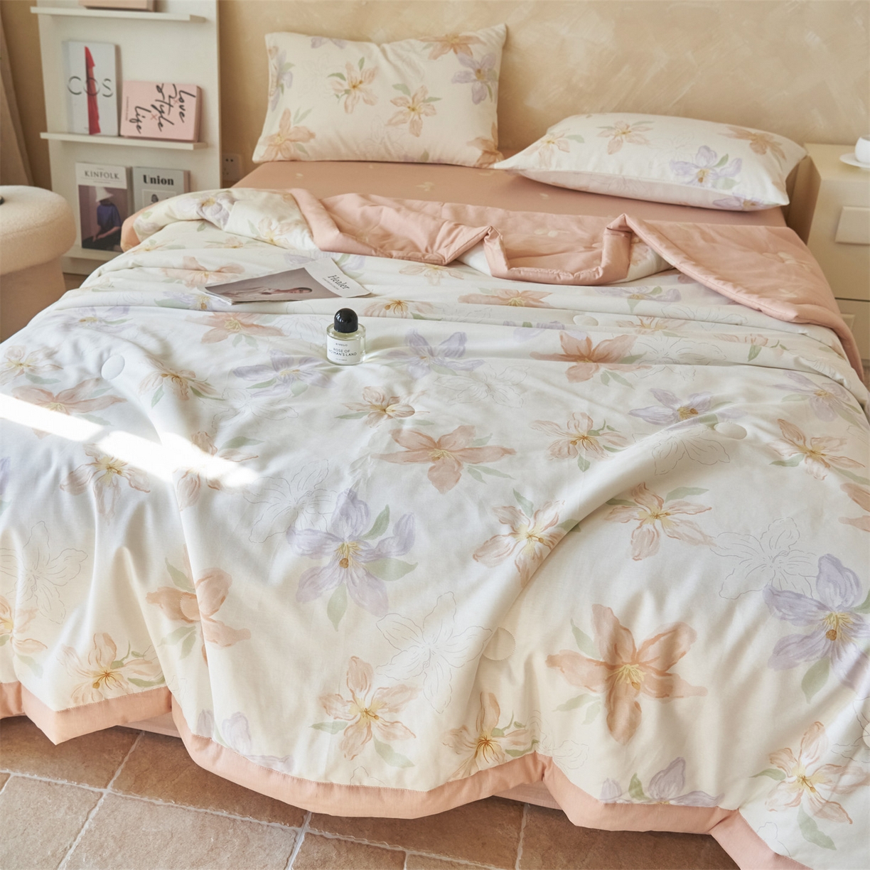 91家纺网 家纺一手货源 找家纺 恬思语家纺 2026春夏新款里外全棉印花棉花夏被空调被夏凉被夏被四件套 花芬香