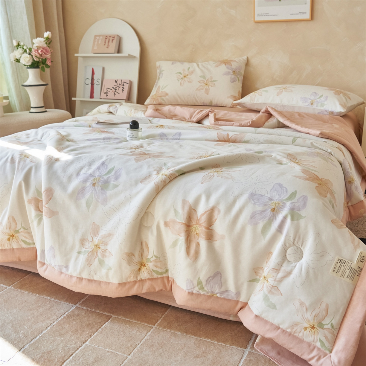 91家纺网 家纺一手货源 找家纺 恬思语家纺 2026春夏新款里外全棉印花棉花夏被空调被夏凉被夏被四件套 花芬香