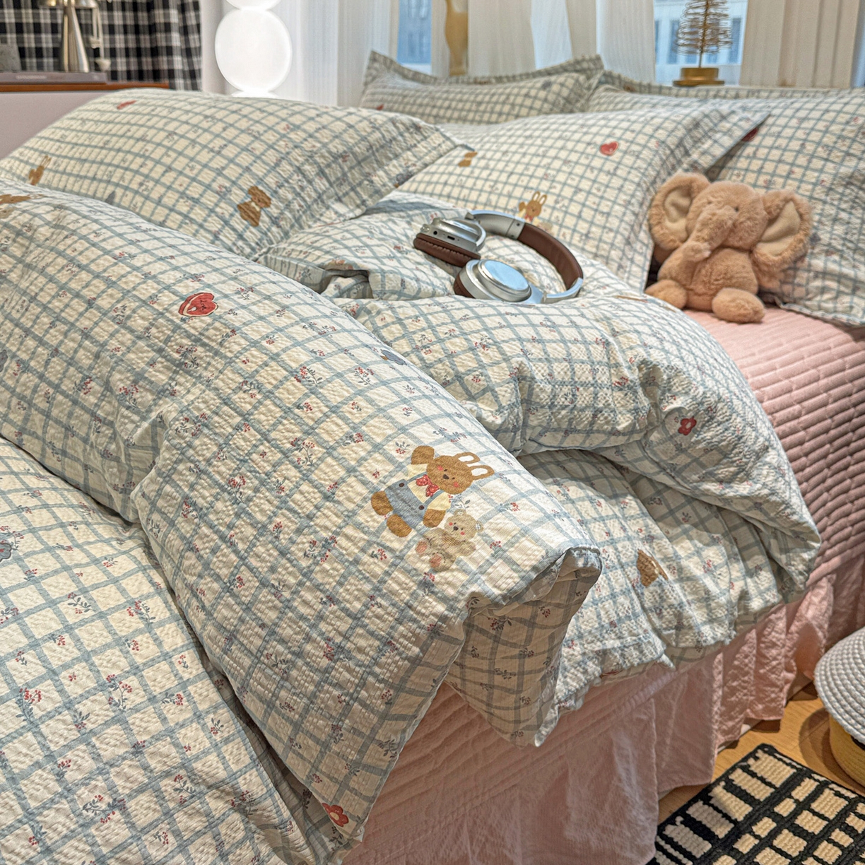 91家纺网 家纺一手货源 找家纺 富米莱（原臻工厂） 2026新款云感泡芙棉小清新印花简约床盖床裙四件套一小红书推荐 简约-春日小熊