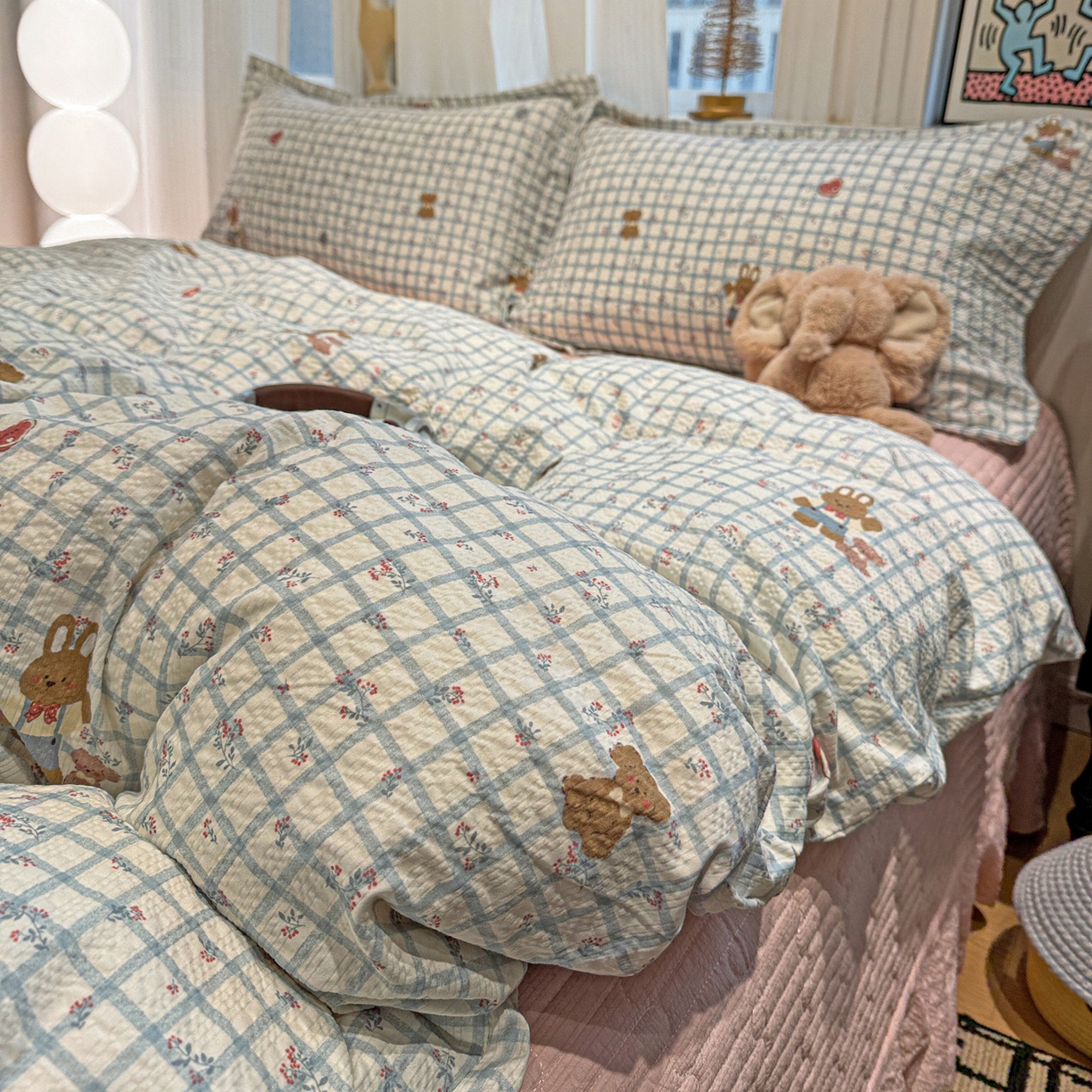 91家纺网 家纺一手货源 找家纺 富米莱（原臻工厂） 2026新款云感泡芙棉小清新印花简约床盖床裙四件套一小红书推荐 简约-春日小熊