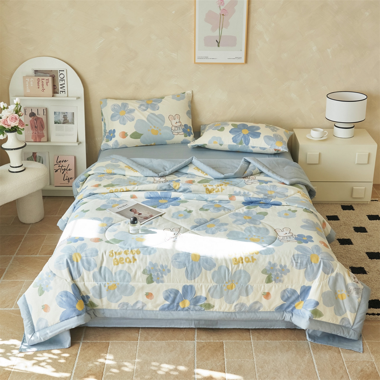 91家纺网 家纺一手货源 找家纺 恬思语家纺 2026春夏新款里外全棉印花棉花夏被空调被夏凉被夏被四件套 花涧小兔-蓝