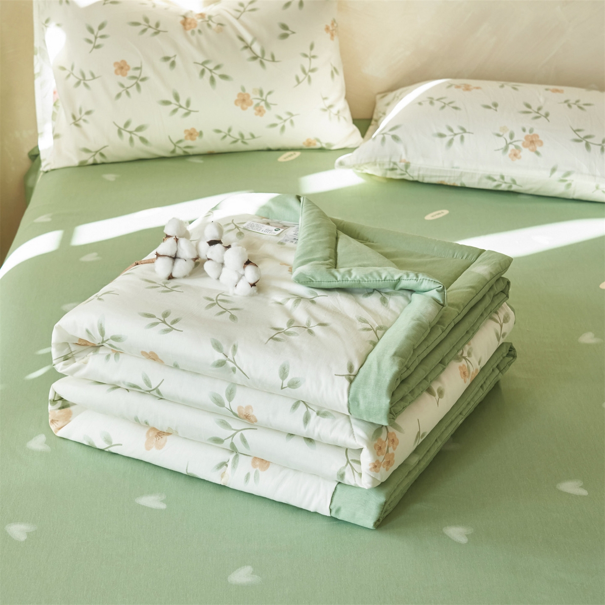 91家纺网 家纺一手货源 找家纺 恬思语家纺 2026春夏新款里外全棉印花棉花夏被空调被夏凉被夏被四件套 花叶青风