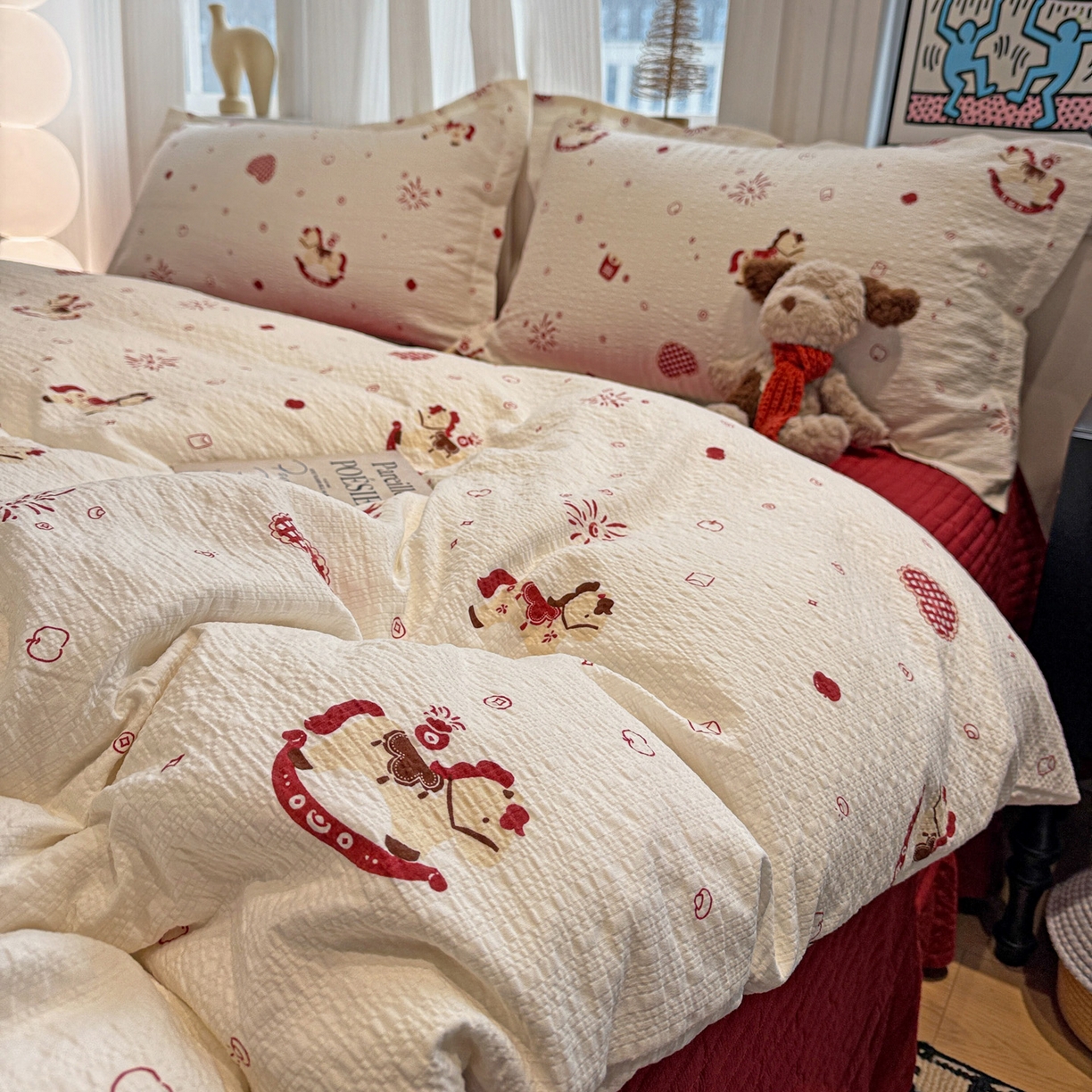 91家纺网 家纺一手货源 找家纺 富米莱（原臻工厂） 2026新款云感泡芙棉小清新印花简约床盖床裙四件套一小红书推荐 简约-红色小马